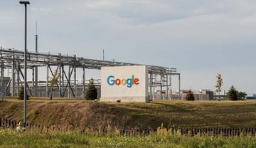 Google-sign-outside-Nebraska-data-center
