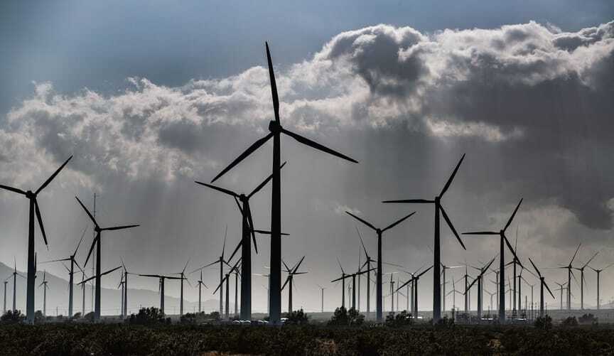 Palm-Springs-wind-turbines_GettyImages-1397404262