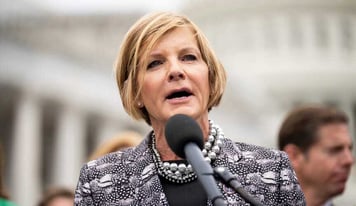 Susie-Lee-at-podium_AP22132577473829