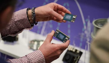 Utilidata-NVIDIA-chipset-held-in-hands-1